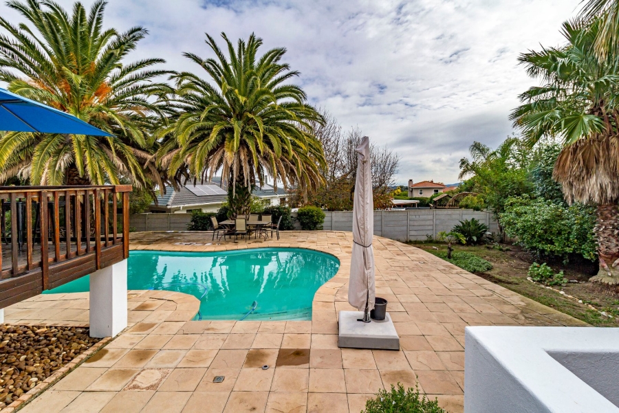 3 Bedroom Property for Sale in Die Wingerd Western Cape